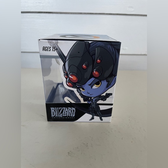 3/25 Overwatch Widowmaker Bundle Backpack Hanger/Figurine - Picture 2 of 9